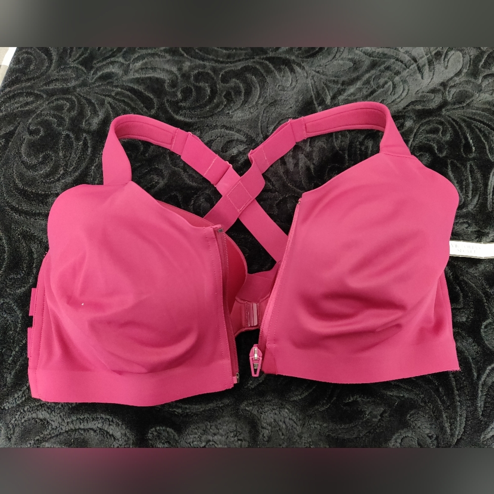 Victoria's Secret Sports Bra- NWT